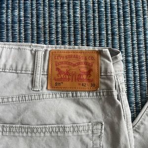Levis 511 42-32 Silver or light gray great condition